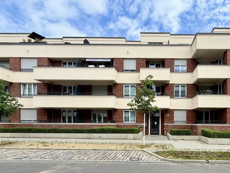 Modernes Apartment mit Tiefgaragenstellplatz und gehobener Ausstattung — photo 1